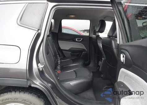 2022 Jeep Compass Latitude Fwd z USA, uszkodzony, nr VIN 3C4NJCBB2NT156182